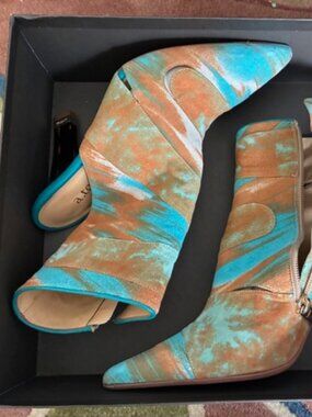 CAMPAIGN AD - TESTONI INTRIGUING TIFFANY BLUE & CARAMEL SUEDE ANKLE BOOT NIB